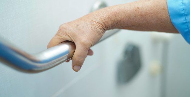 ayuda tecnica baño